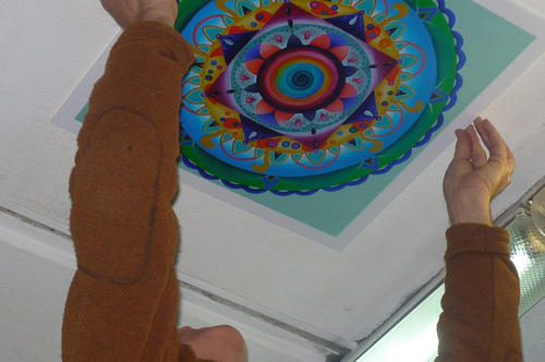 Obras de arte Mandalas en el techo que conduce al quirófano
