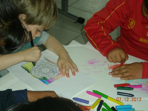 Pintando Mandalas que se pegarán en CD